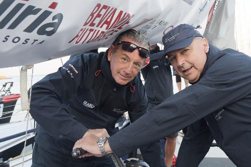 L'assessore regionale all'Ambiente Fabio Scoccimarro con il sindaco di Trieste Roberto Dipiazza su Spirit of Portopiccolo, vincitrice della 50ma edizione della Barcolana.